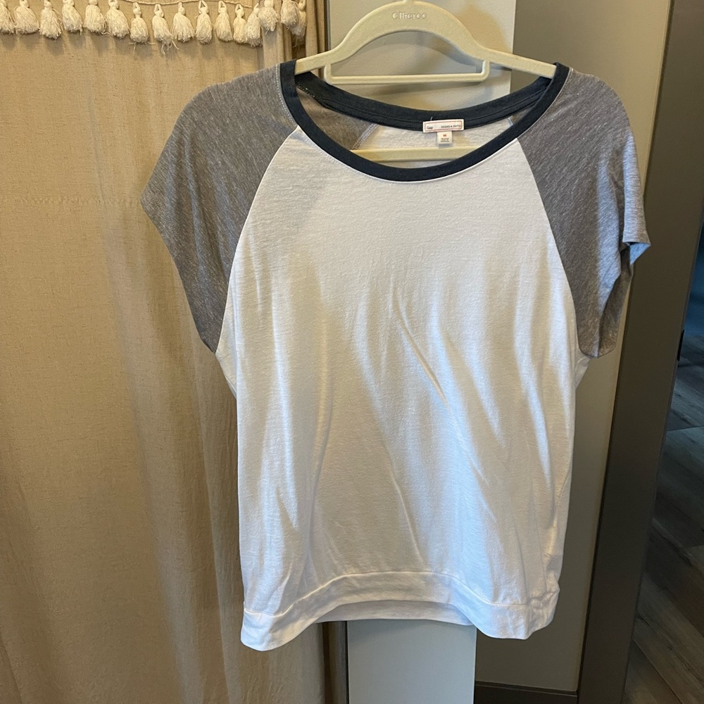 Gap baseball tee size medium